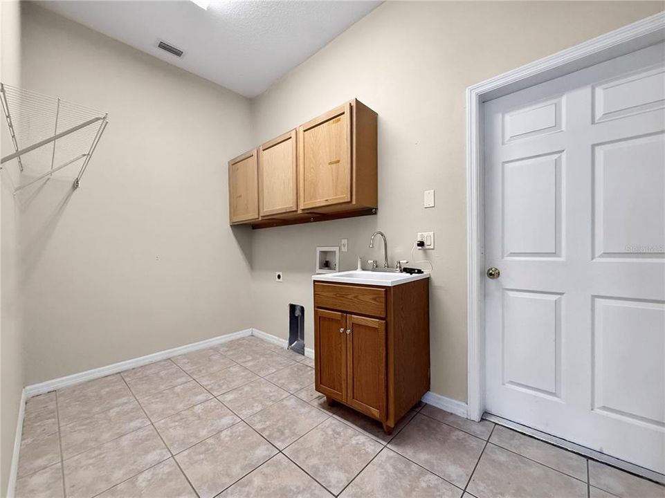 For Sale: $375,000 (3 beds, 2 baths, 2104 Square Feet)