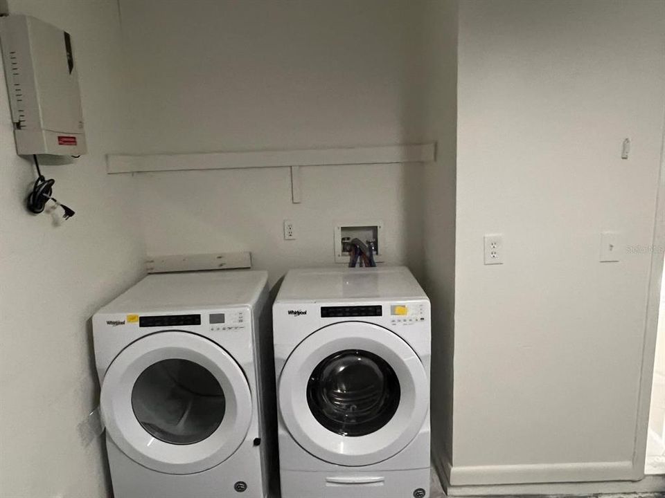 For Rent: $1,650 (2 beds, 2 baths, 899 Square Feet)