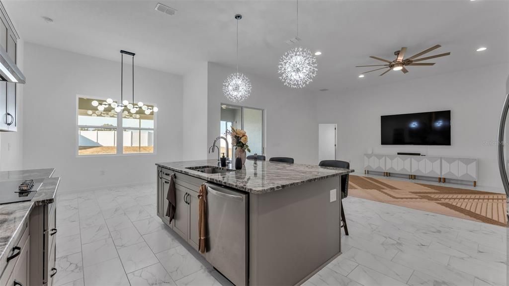 For Sale: $525,000 (4 beds, 3 baths, 2815 Square Feet)