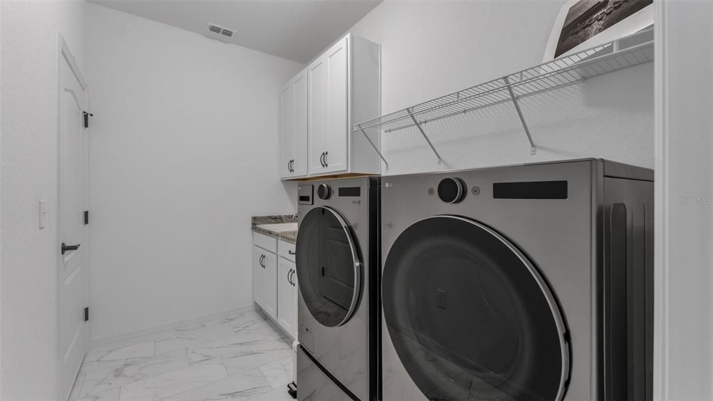 For Sale: $525,000 (4 beds, 3 baths, 2815 Square Feet)