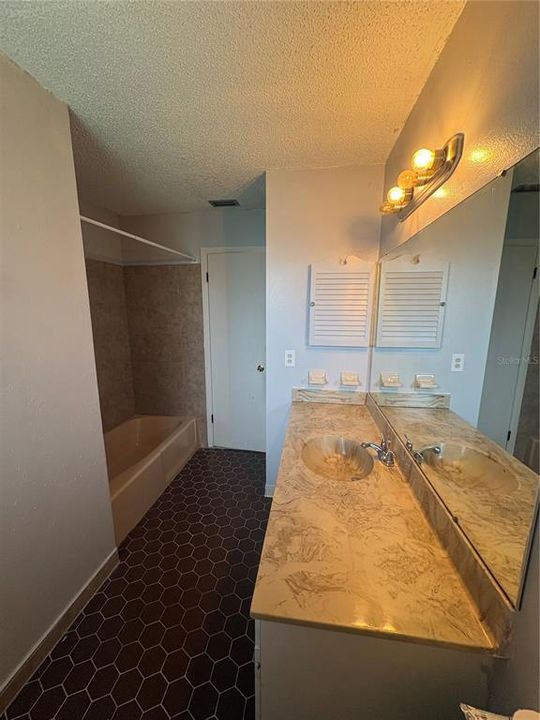 For Sale: $242,500 (3 beds, 2 baths, 1796 Square Feet)