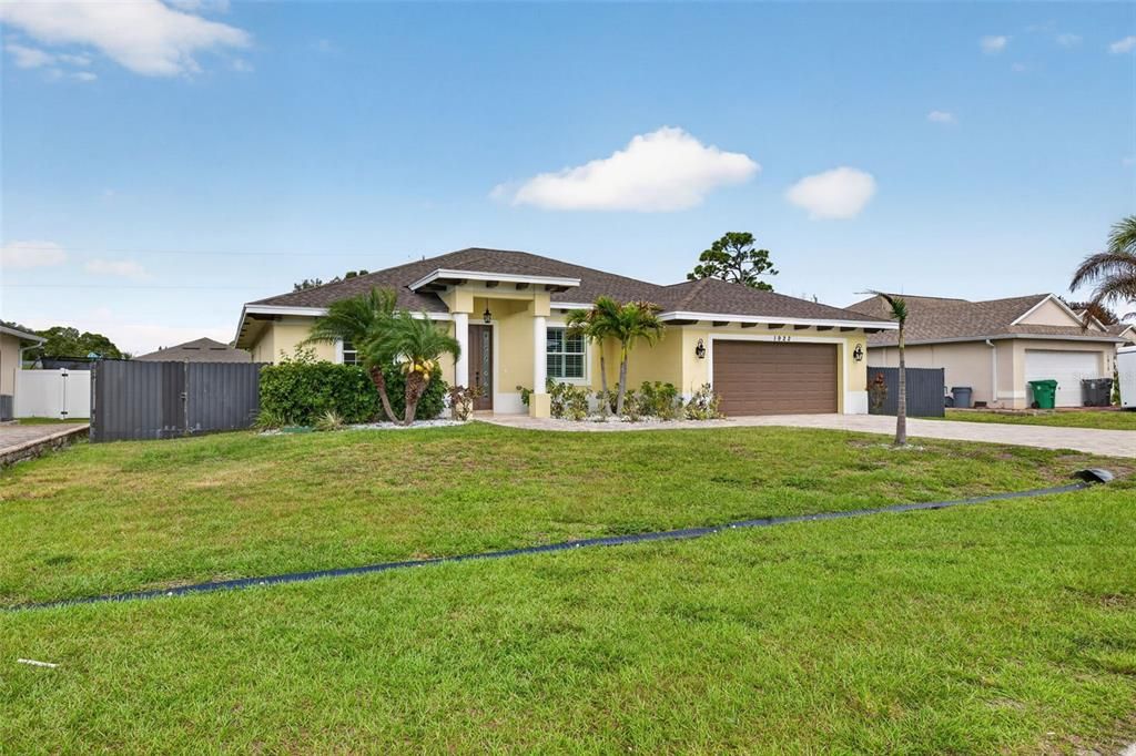 For Sale: $450,000 (3 beds, 2 baths, 1888 Square Feet)
