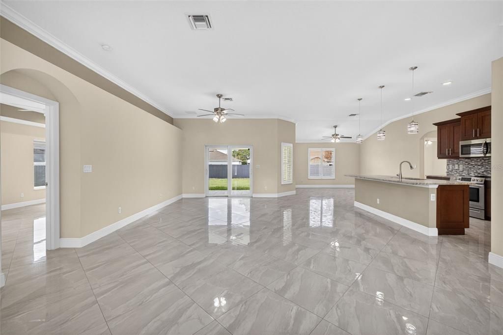 For Sale: $450,000 (3 beds, 2 baths, 1888 Square Feet)