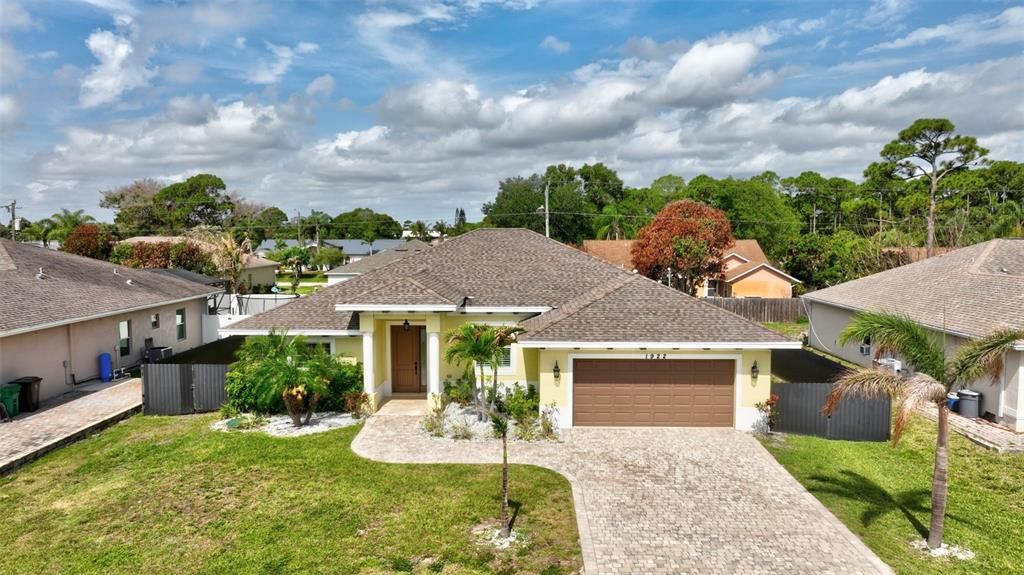 For Sale: $450,000 (3 beds, 2 baths, 1888 Square Feet)