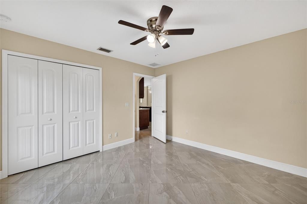 For Sale: $450,000 (3 beds, 2 baths, 1888 Square Feet)