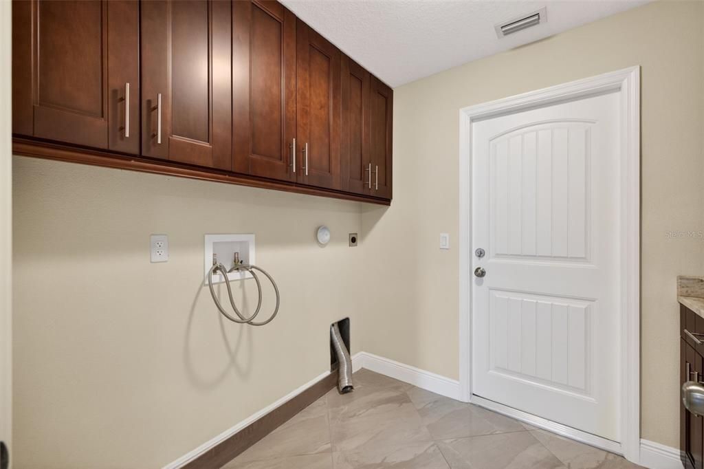For Sale: $450,000 (3 beds, 2 baths, 1888 Square Feet)