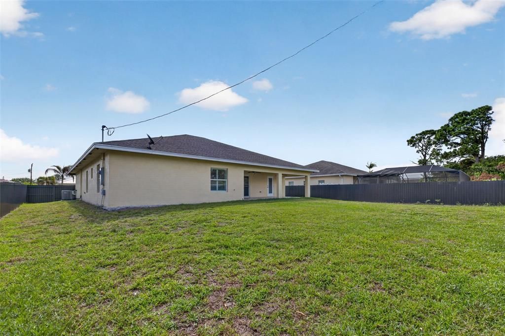 For Sale: $450,000 (3 beds, 2 baths, 1888 Square Feet)