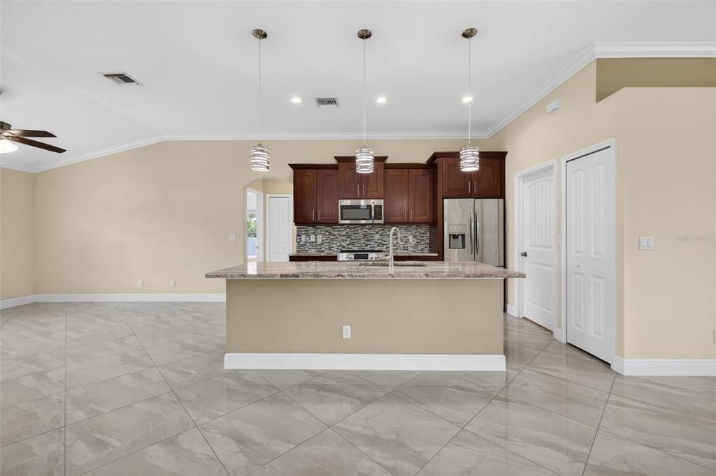 For Sale: $450,000 (3 beds, 2 baths, 1888 Square Feet)