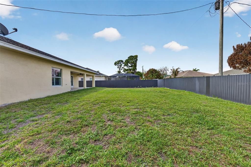 For Sale: $450,000 (3 beds, 2 baths, 1888 Square Feet)