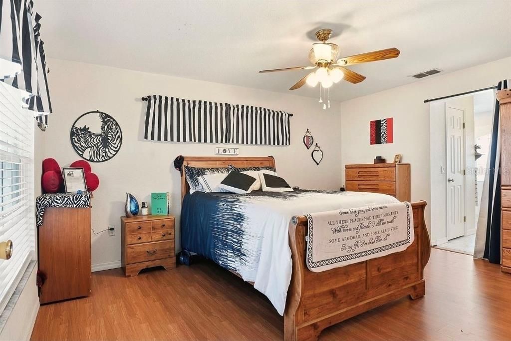 For Rent: $2,200 (4 beds, 2 baths, 1752 Square Feet)