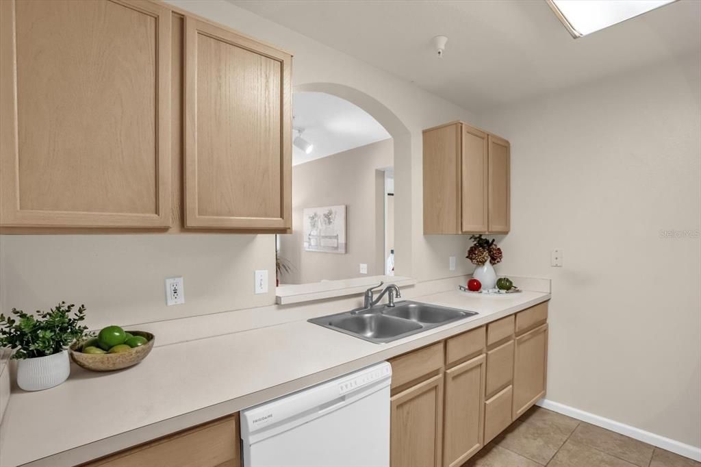 For Rent: $1,800 (2 beds, 2 baths, 1045 Square Feet)