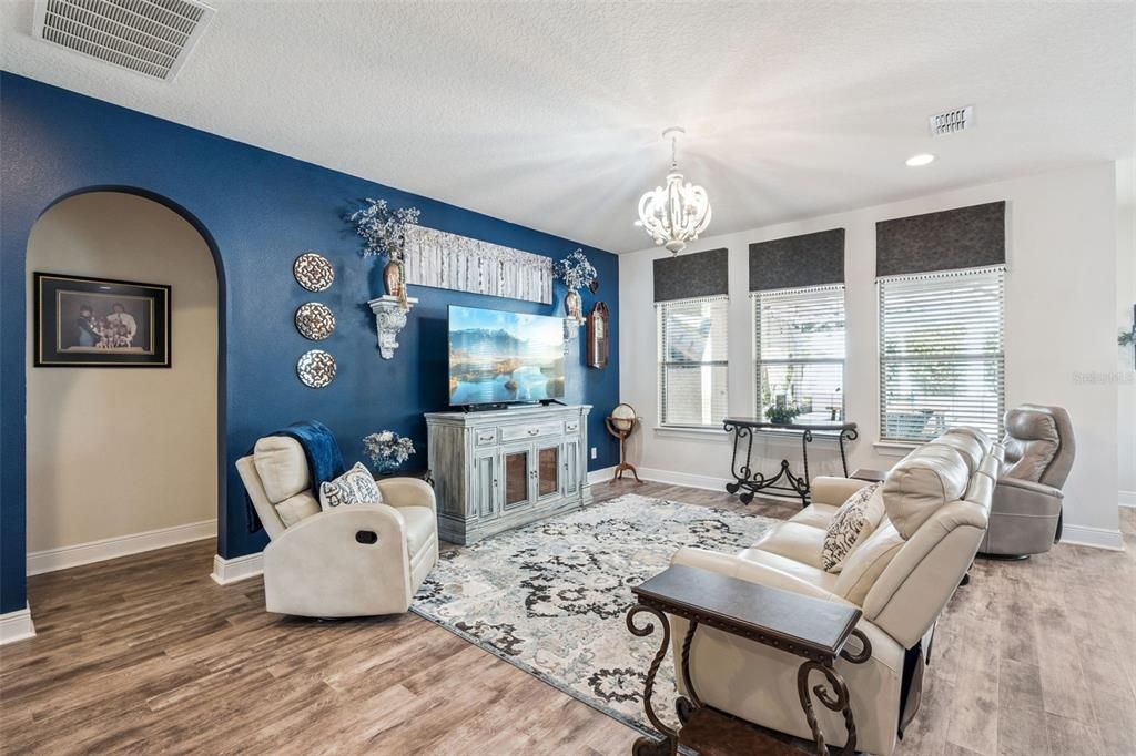 For Sale: $473,000 (3 beds, 2 baths, 1941 Square Feet)
