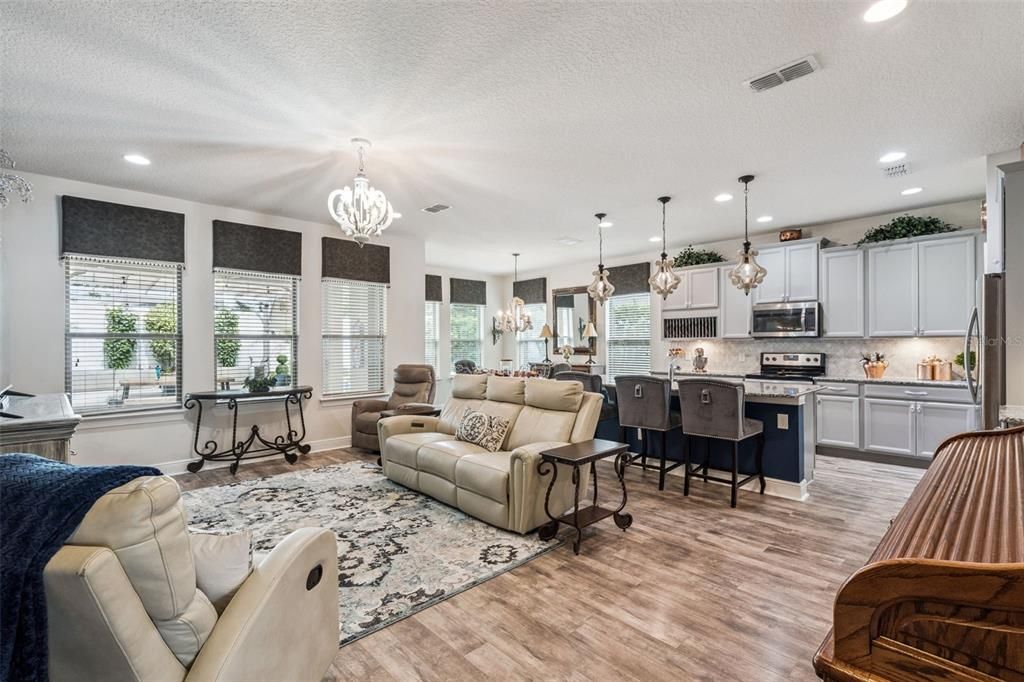 For Sale: $473,000 (3 beds, 2 baths, 1941 Square Feet)