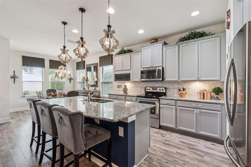 For Sale: $473,000 (3 beds, 2 baths, 1941 Square Feet)