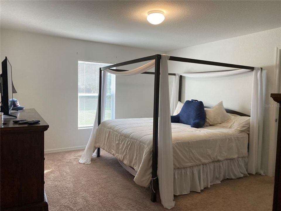 For Rent: $2,300 (4 beds, 2 baths, 1811 Square Feet)
