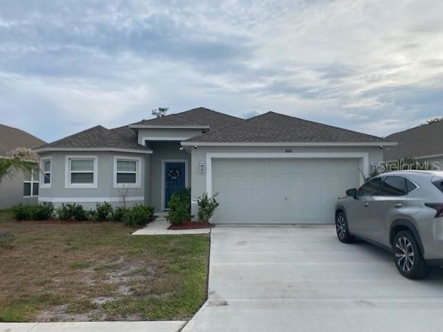 For Rent: $2,300 (4 beds, 2 baths, 1811 Square Feet)