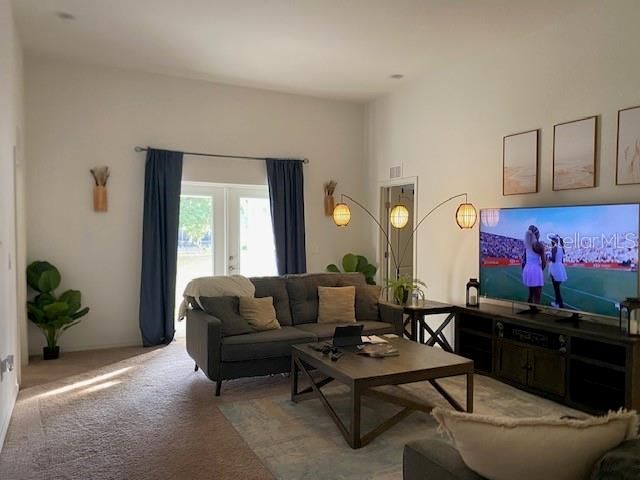 For Rent: $2,300 (4 beds, 2 baths, 1811 Square Feet)