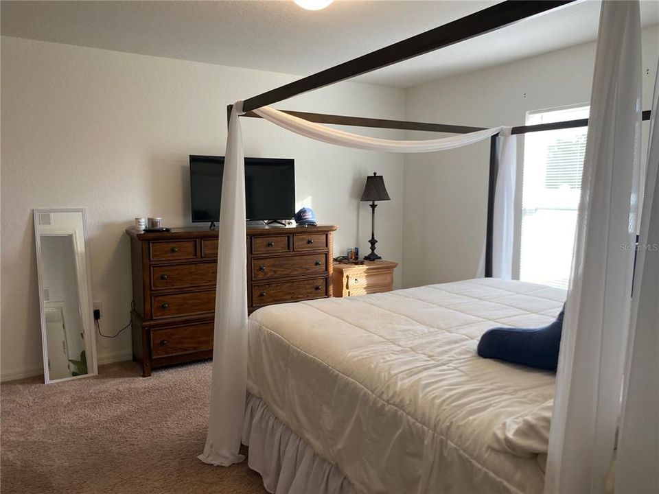 For Rent: $2,300 (4 beds, 2 baths, 1811 Square Feet)