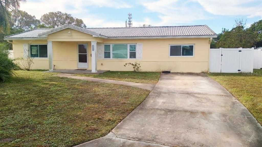 For Rent: $3,300 (3 beds, 2 baths, 1782 Square Feet)