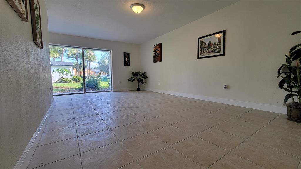 For Rent: $2,095 (3 beds, 2 baths, 1426 Square Feet)
