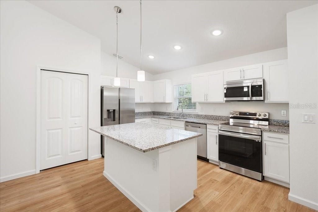 En Venta: $342,990 (4 camas, 2 baños, 1654 Pies cuadrados)