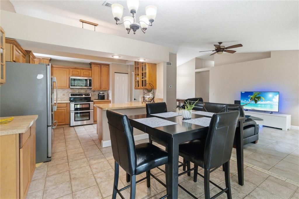 En Venta: $348,000 (3 camas, 2 baños, 1408 Pies cuadrados)