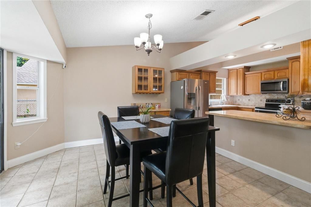 En Venta: $348,000 (3 camas, 2 baños, 1408 Pies cuadrados)
