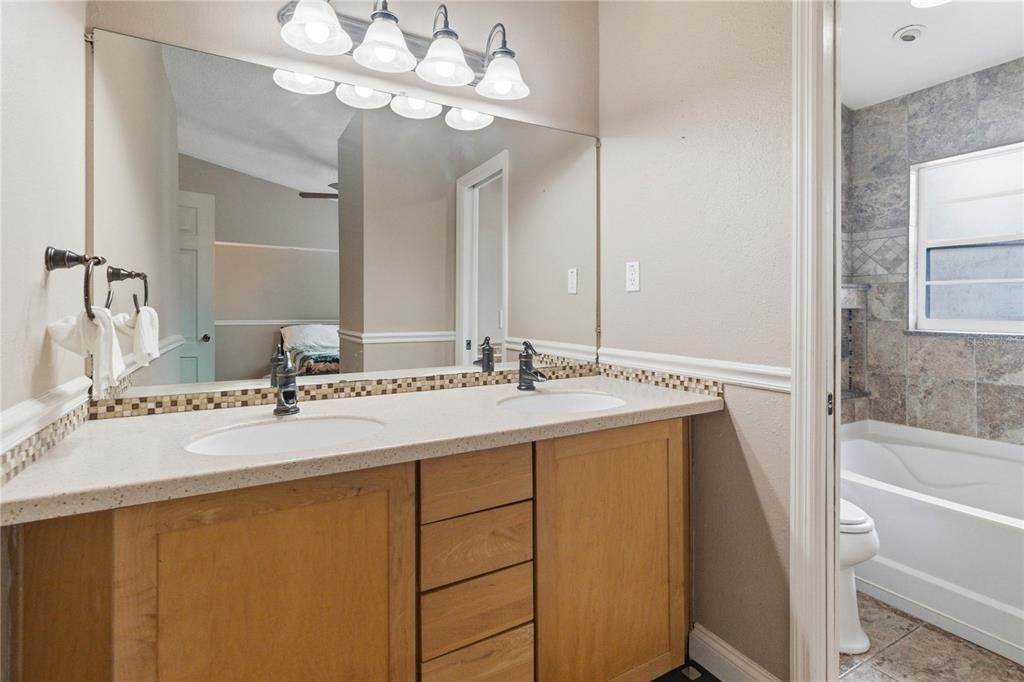 En Venta: $348,000 (3 camas, 2 baños, 1408 Pies cuadrados)