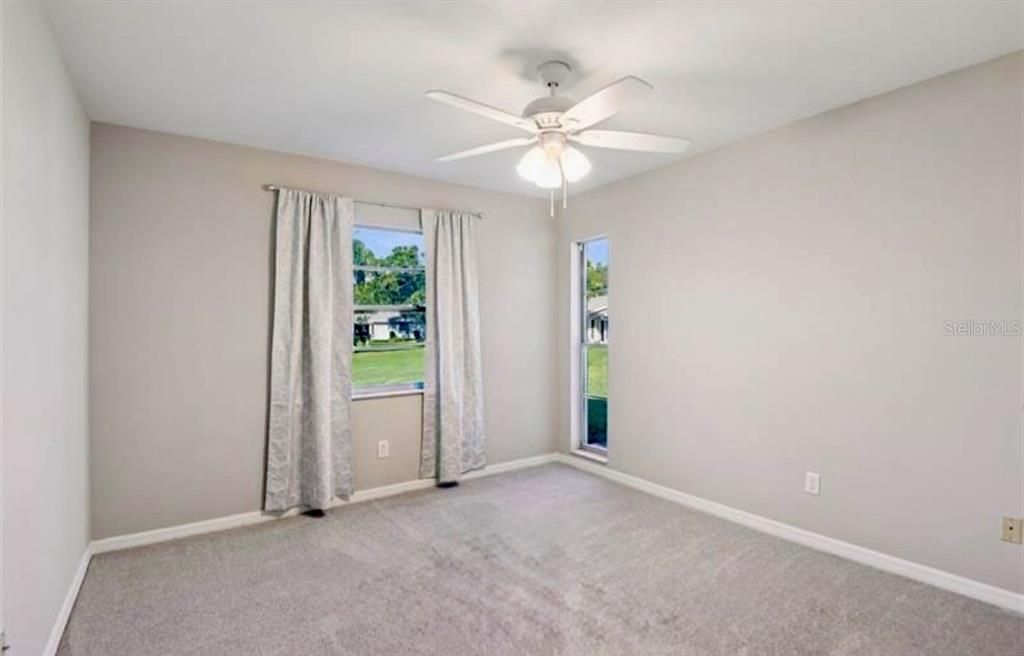 For Sale: $129,900 (2 beds, 2 baths, 984 Square Feet)