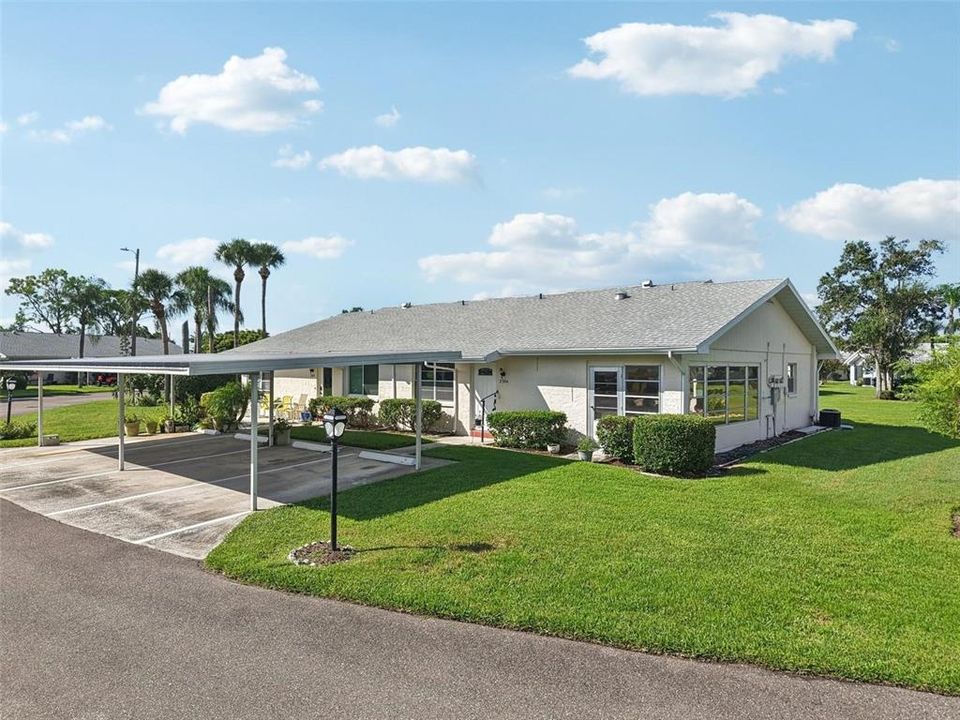 For Sale: $129,900 (2 beds, 2 baths, 984 Square Feet)