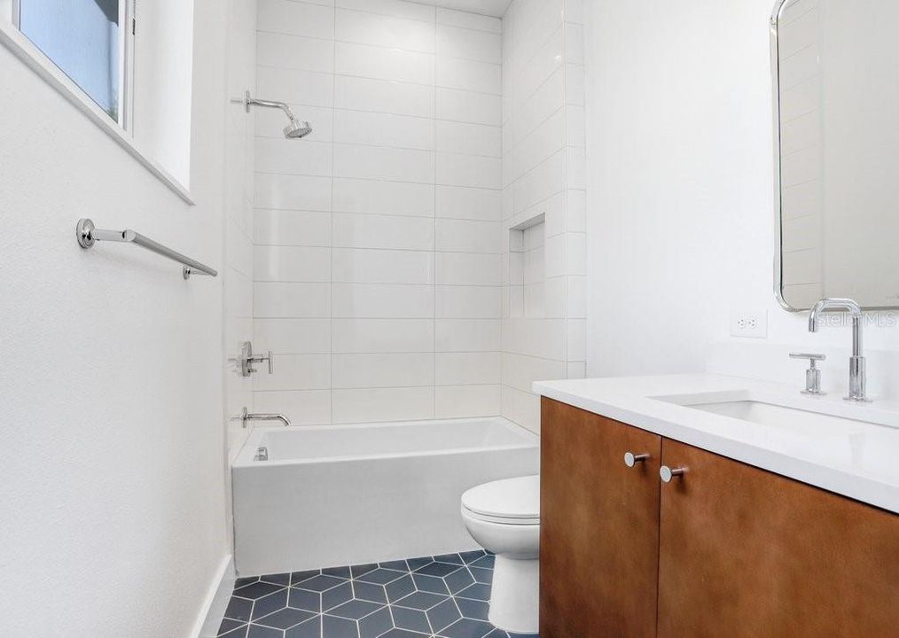 For Rent: $6,995 (4 beds, 3 baths, 2328 Square Feet)