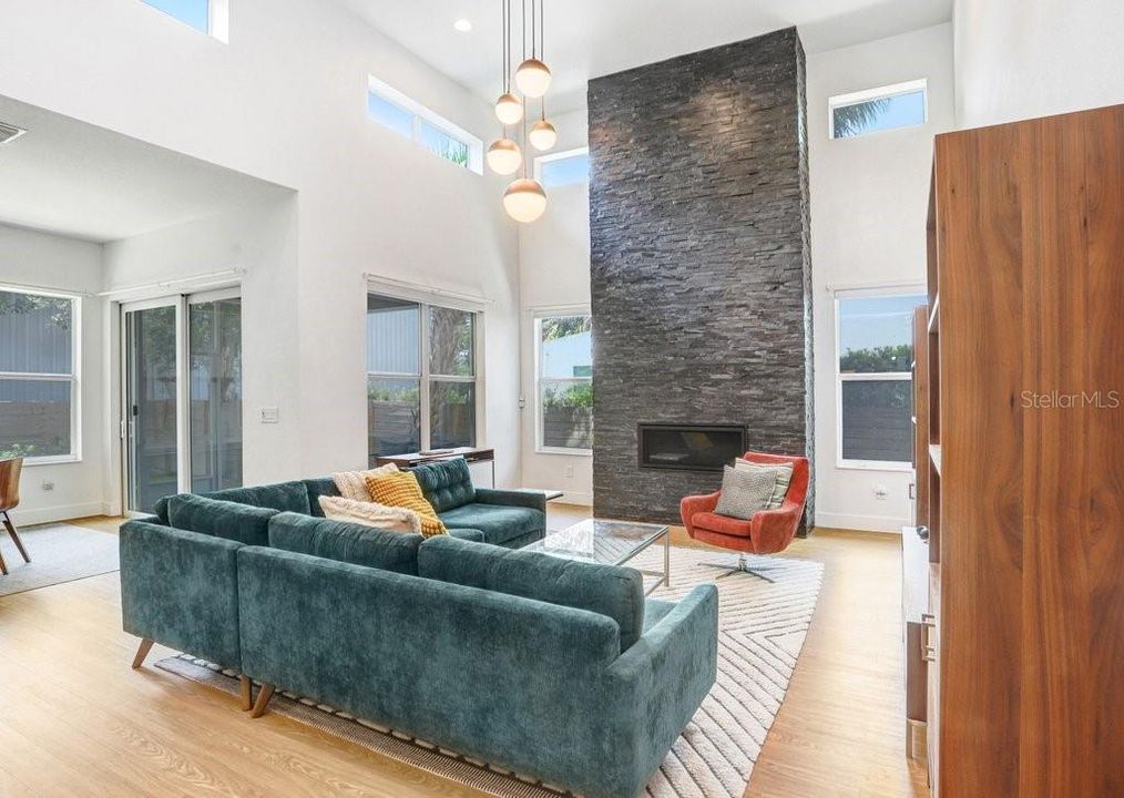 For Rent: $6,995 (4 beds, 3 baths, 2328 Square Feet)