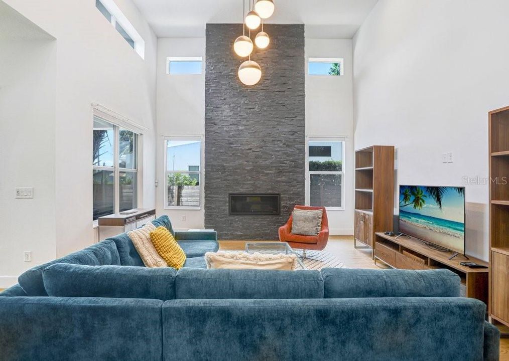 For Rent: $6,995 (4 beds, 3 baths, 2328 Square Feet)