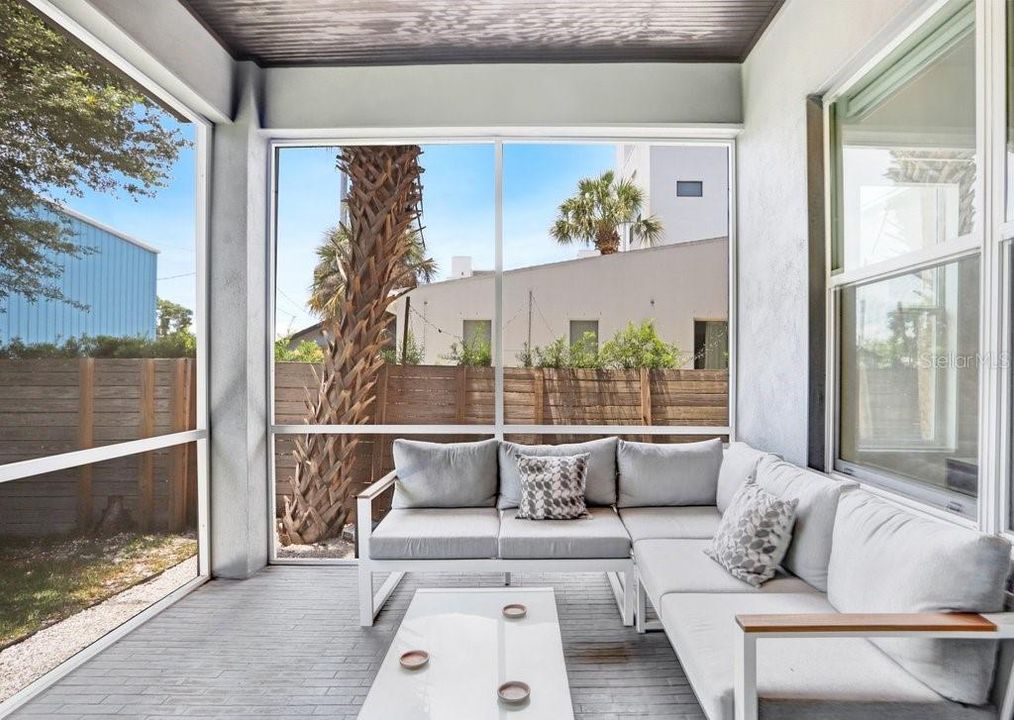 For Rent: $6,995 (4 beds, 3 baths, 2328 Square Feet)