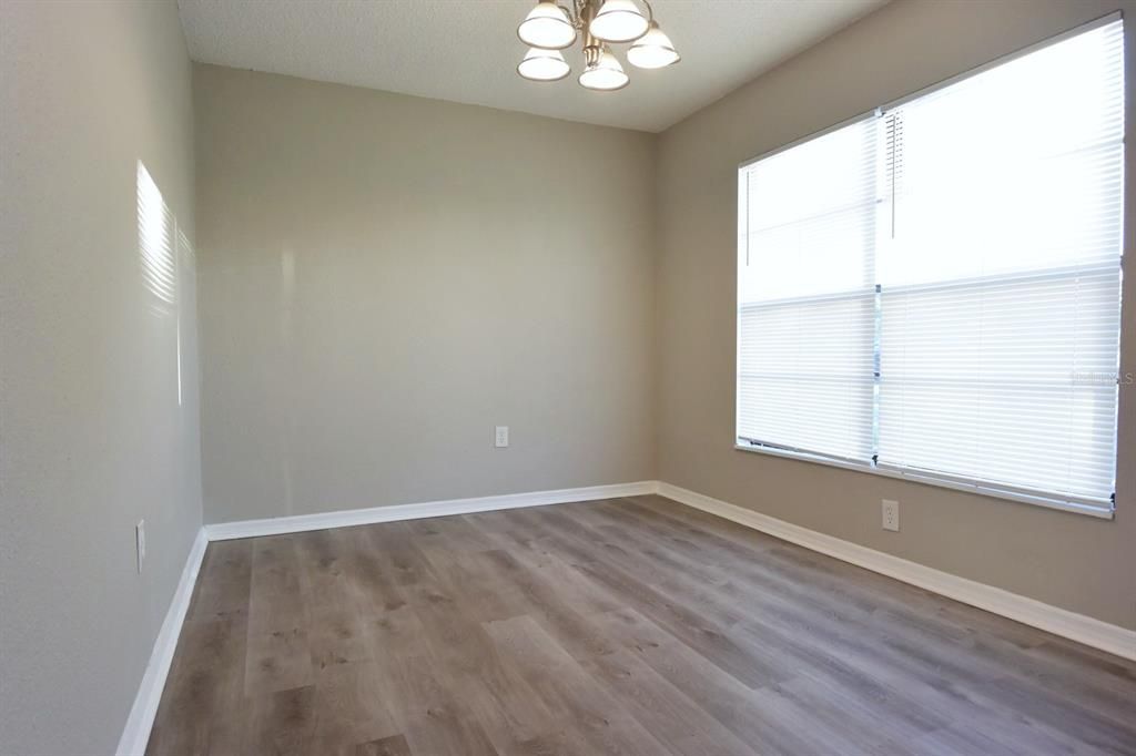 En Venta: $299,900 (3 camas, 2 baños, 1483 Pies cuadrados)