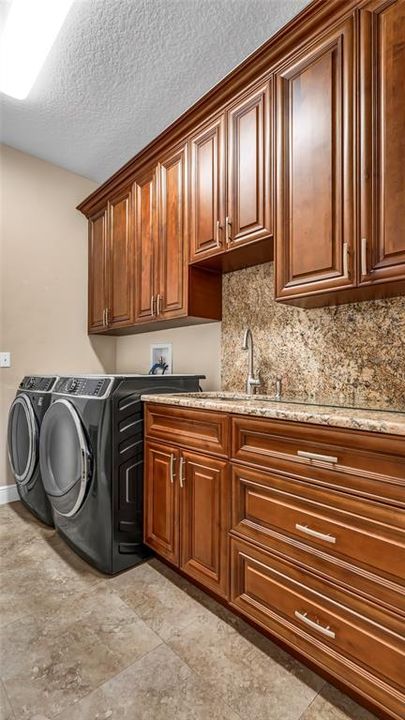 For Rent: $3,895 (4 beds, 3 baths, 2374 Square Feet)