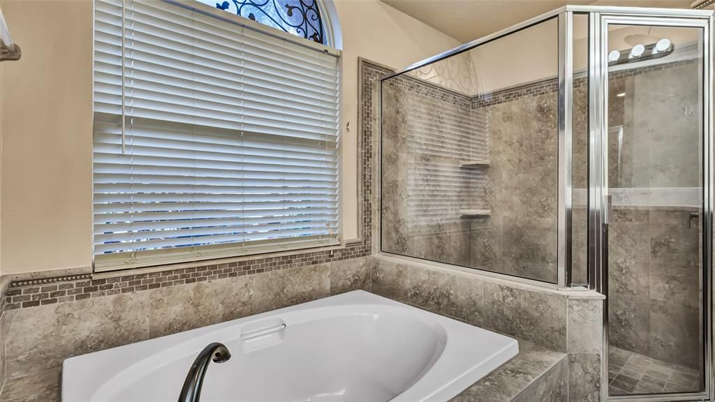 For Rent: $3,895 (4 beds, 3 baths, 2374 Square Feet)