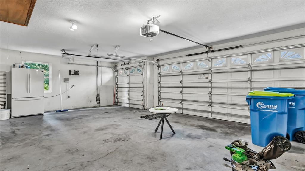 For Rent: $3,895 (4 beds, 3 baths, 2374 Square Feet)