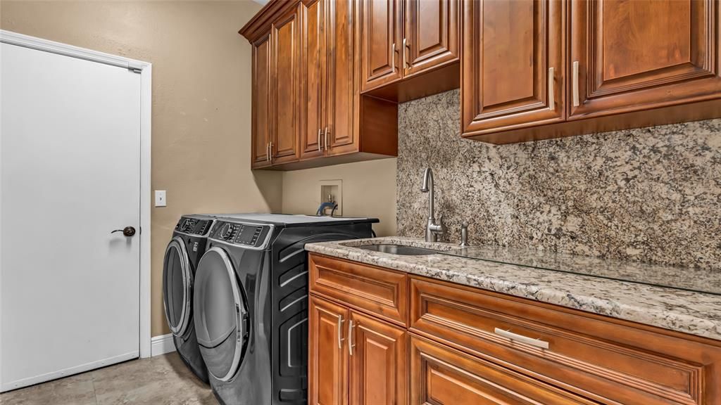 For Rent: $3,895 (4 beds, 3 baths, 2374 Square Feet)