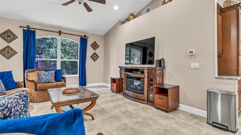 For Rent: $3,895 (4 beds, 3 baths, 2374 Square Feet)