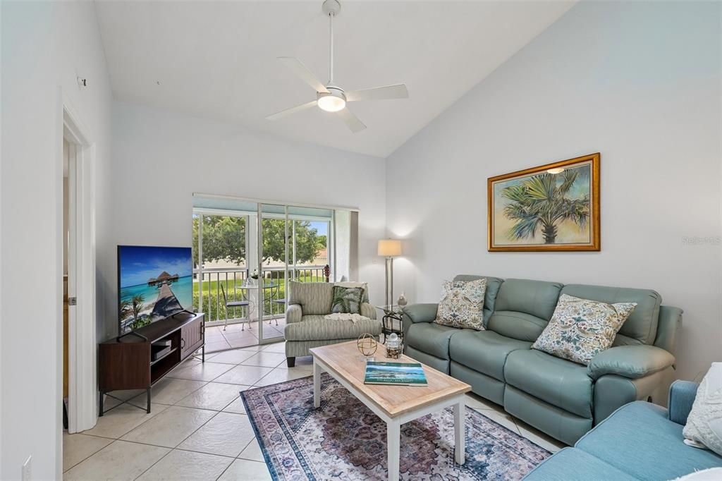 For Sale: $269,000 (2 beds, 2 baths, 1046 Square Feet)
