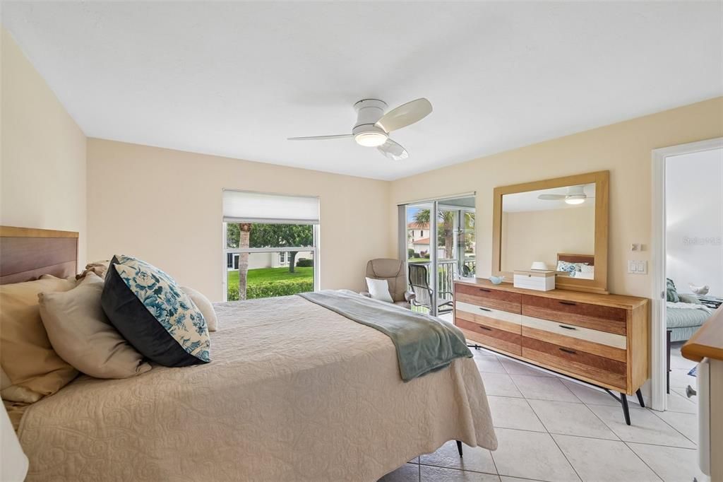 For Sale: $269,000 (2 beds, 2 baths, 1046 Square Feet)