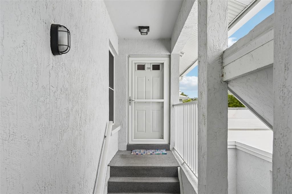 For Sale: $269,000 (2 beds, 2 baths, 1046 Square Feet)