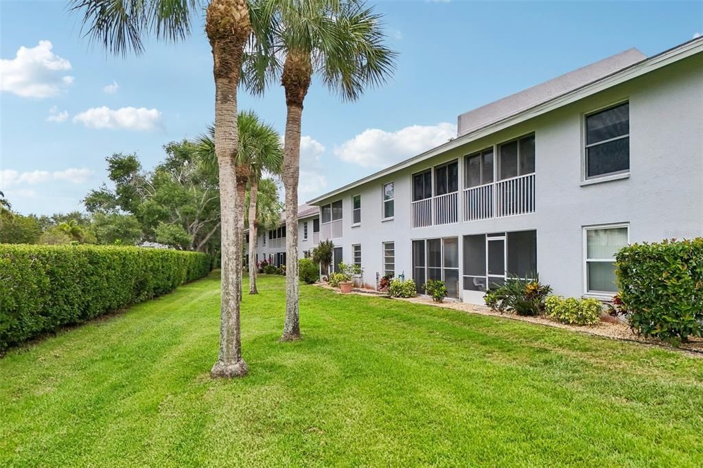 For Sale: $269,000 (2 beds, 2 baths, 1046 Square Feet)