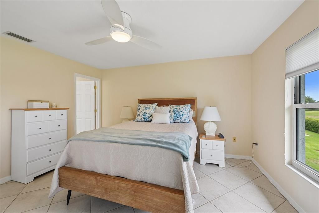 For Sale: $269,000 (2 beds, 2 baths, 1046 Square Feet)