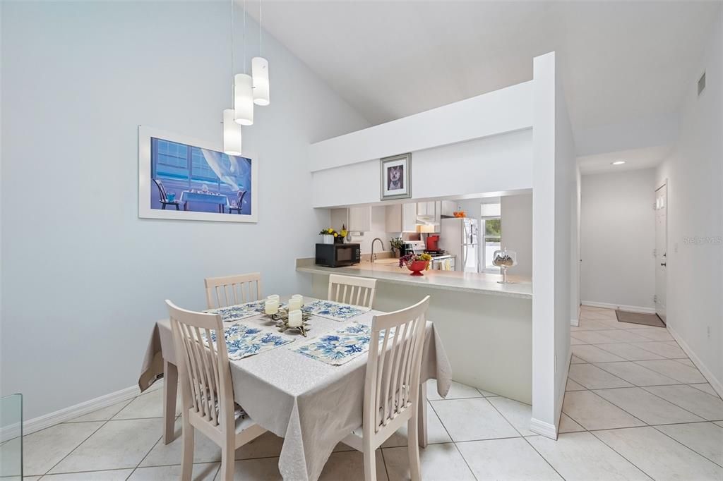 For Sale: $269,000 (2 beds, 2 baths, 1046 Square Feet)