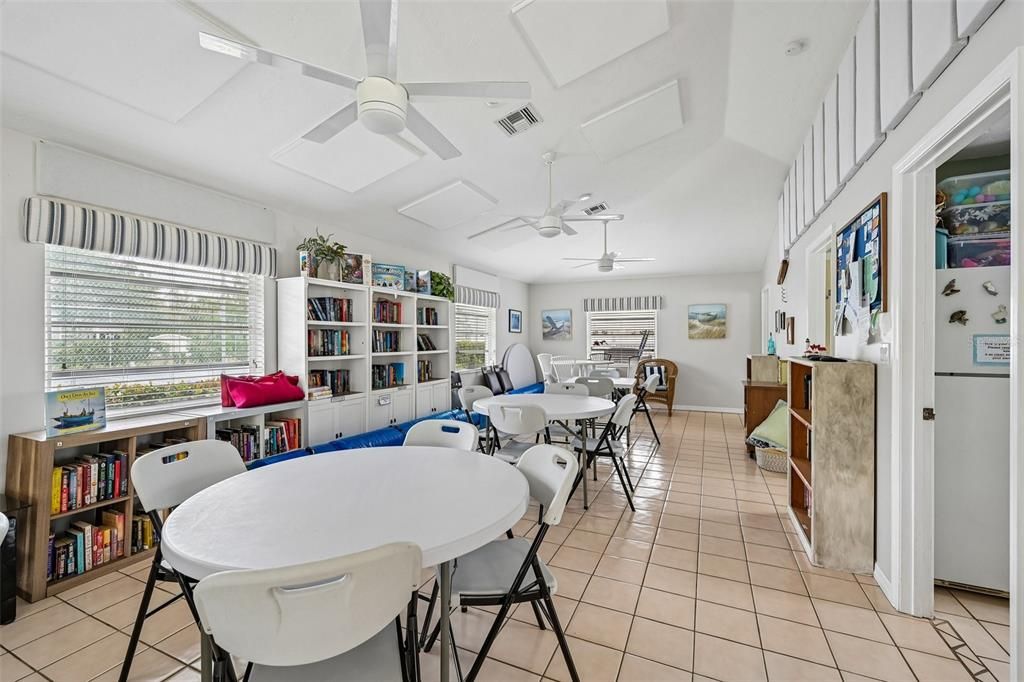 For Sale: $269,000 (2 beds, 2 baths, 1046 Square Feet)