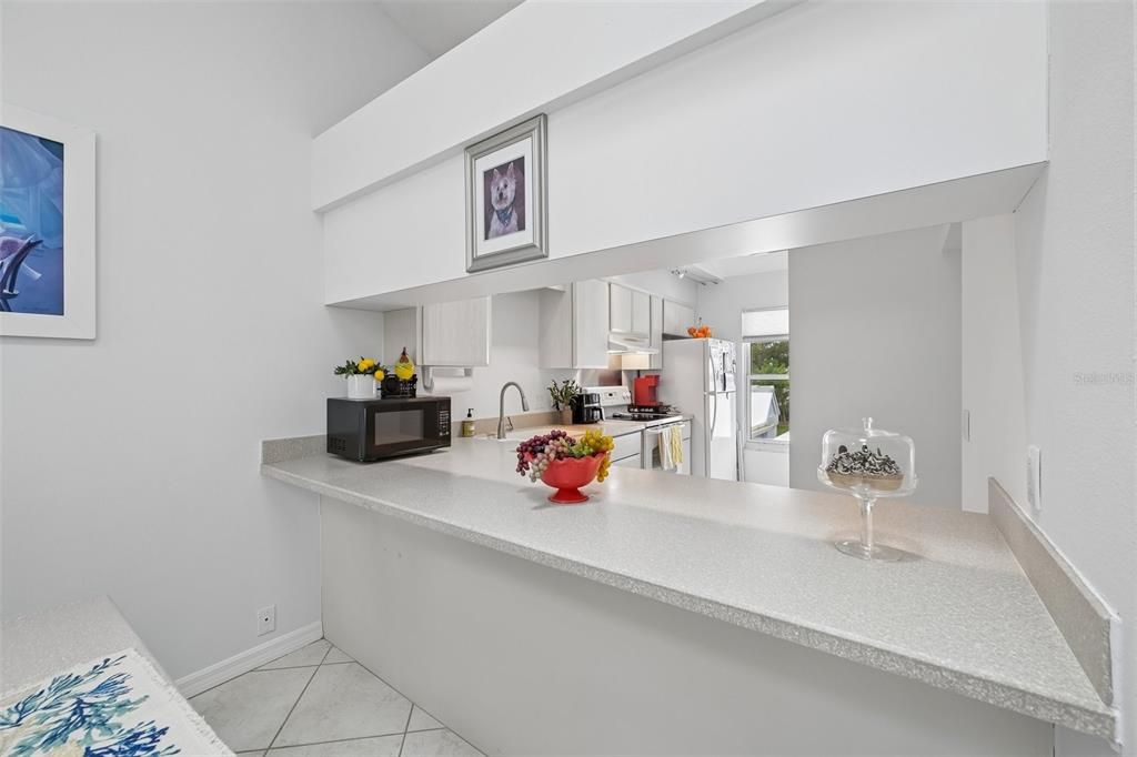 For Sale: $269,000 (2 beds, 2 baths, 1046 Square Feet)