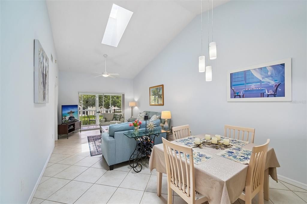 For Sale: $269,000 (2 beds, 2 baths, 1046 Square Feet)