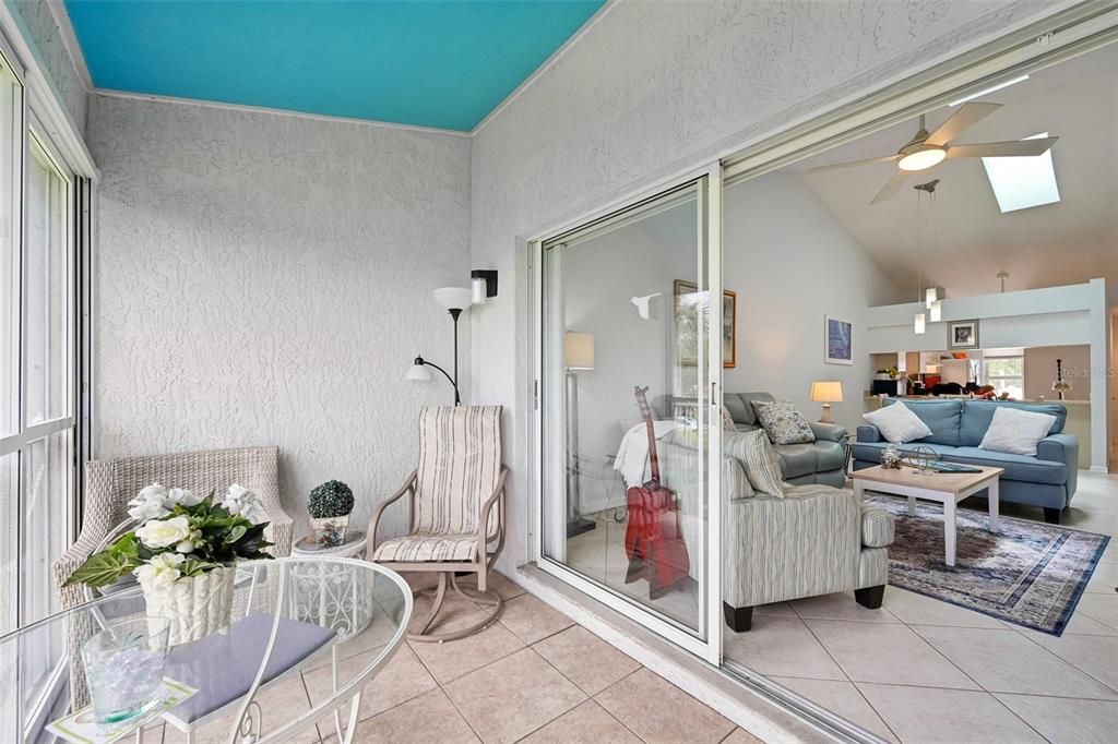 For Sale: $269,000 (2 beds, 2 baths, 1046 Square Feet)